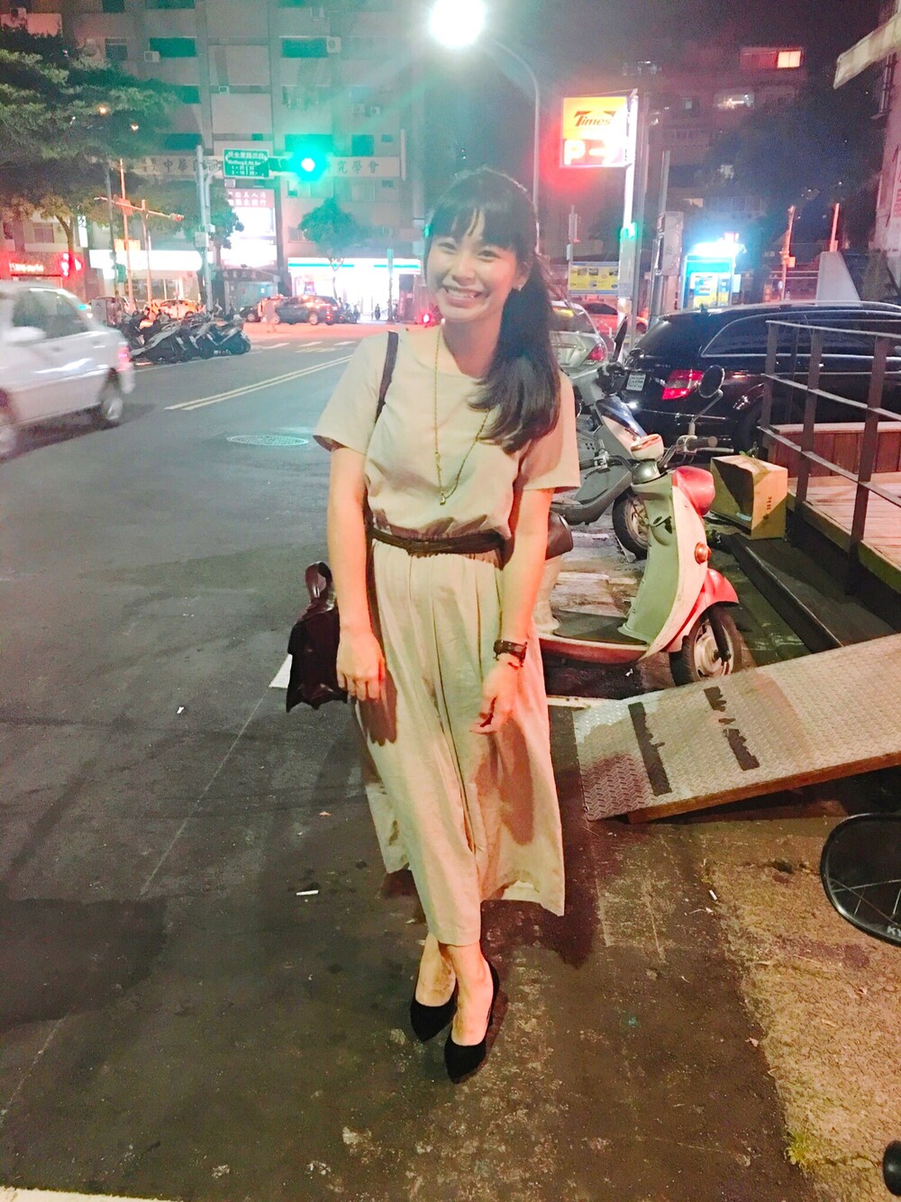 「summer、婚宴、一件式」｜「JHのアイテム（オールインワン・サロペット、ゴールド系）」を使った、陳小鹿さん（レディース・158cm）の夏コーディネートの1枚目の写真