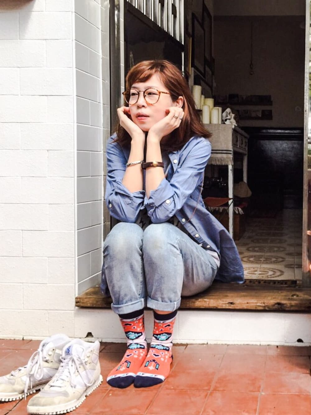 「spring、picnic、travel、natural、natural&simple、girl、outdoor、denim、hk、leather」｜「MUJIのアイテム（デニムジャケット、ブルー系）」を使った、nomadisaさん（レディース・169cm）の春コーディネートの1枚目の写真