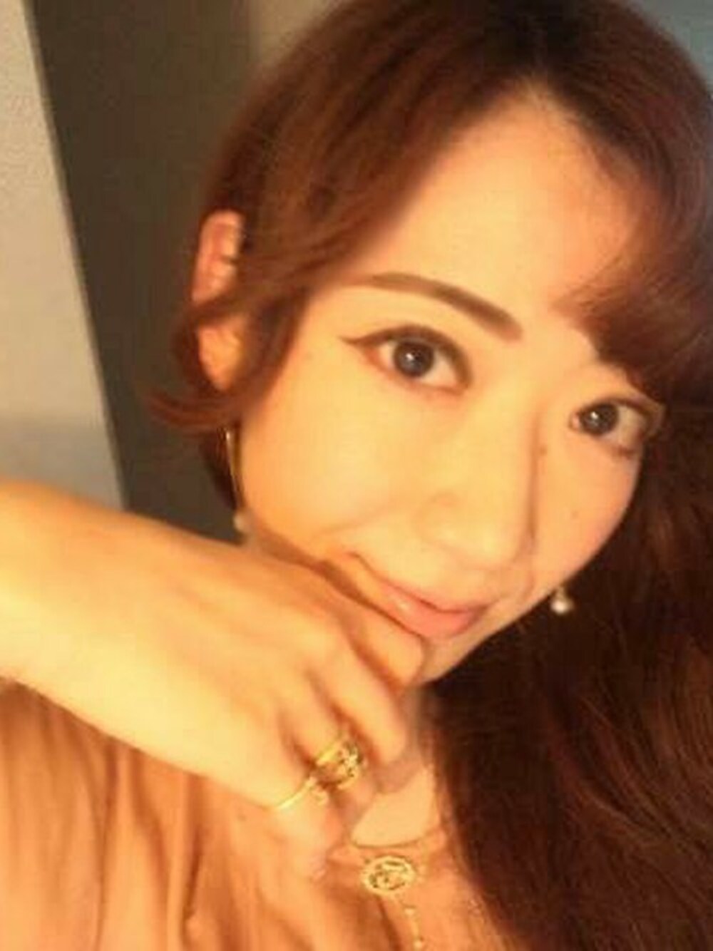 シルバー系のリング、シルバー系のリング、シルバー系のピアス(両耳用)を着用したレディースの春コーディネートの1枚目の写真