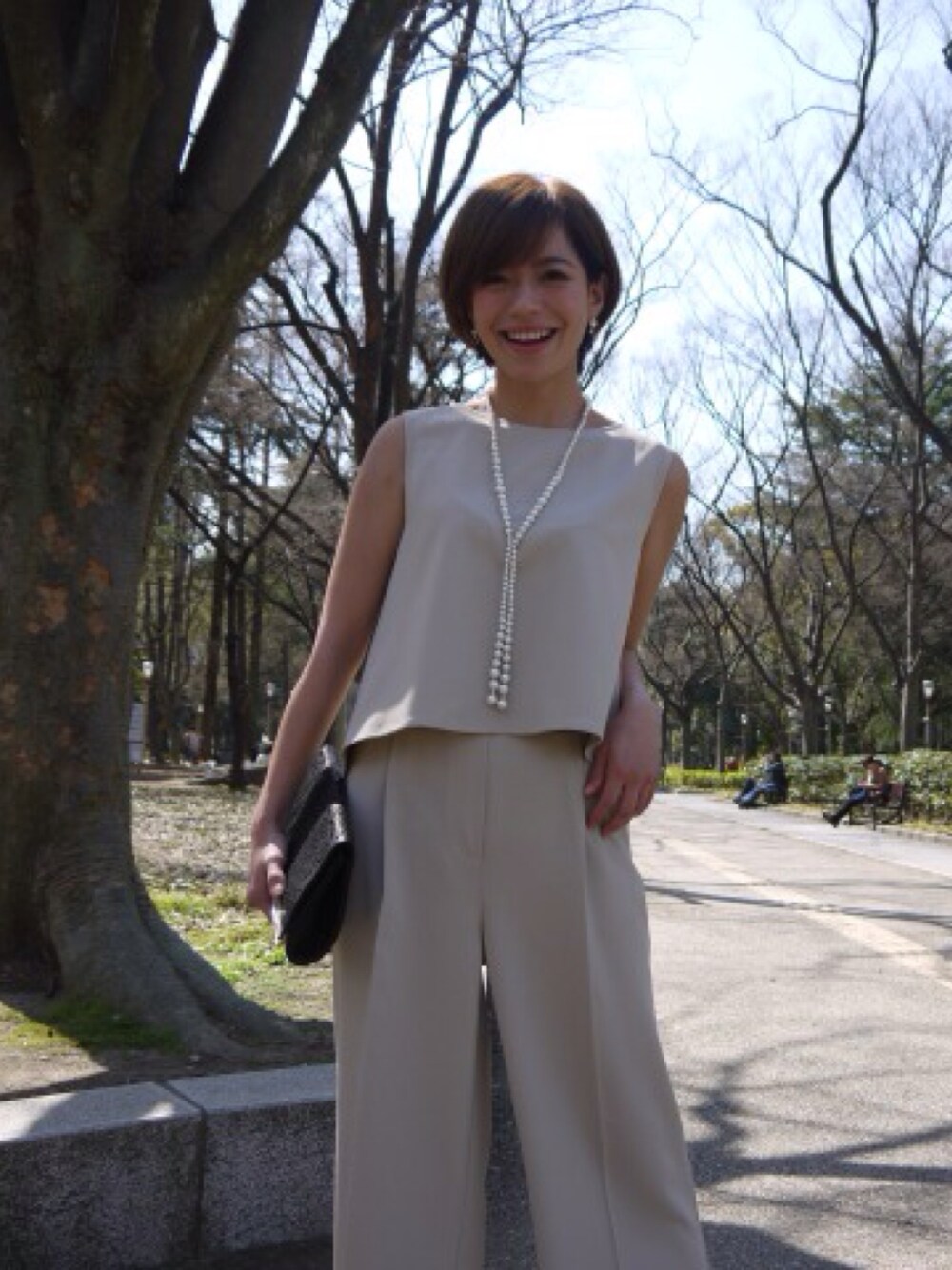 「ワンピース、セットアップ、カジュアル、夏、クラッチバッグ、大人カジュアル、パンツスタイル、ノースリーブ、outfit、FayMay」｜「FayMayの3点セットパンツドレス　【NINA ニーナ】（ドレス、ベージュ系）」を使った、Momocoさん（レディース・150cm）の夏コーディネートの1枚目の写真