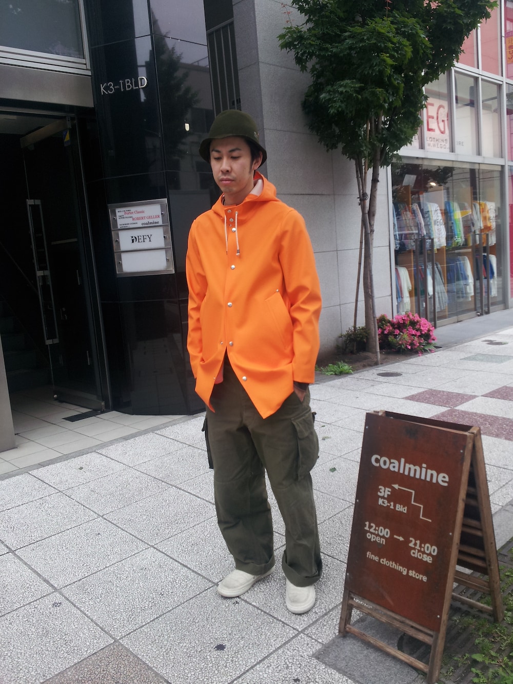 「アイテム（モッズコート、オレンジ系）」を使った、coalmine札幌 阿部 タケシさん（メンズ・182cm）の夏コーディネートの1枚目の写真