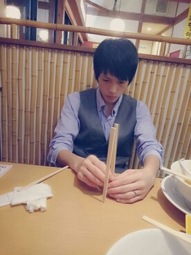 「アイテム（スーツベスト、シルバー系）」を使った、"D"さん（メンズ・183cm）の春コーディネート