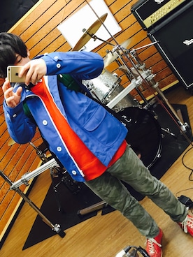 「アイテム（マウンテンパーカー、ブルー系）」を使った、ヨネ・オカモトさん（メンズ・163cm）の冬コーディネート