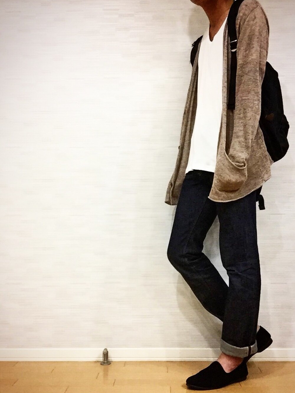 「ciaopanic、A.P.C.、Adam et Rope'、WEGO、fredrik packers、カーディガン、シンプル、寒くなってきた」｜「WEGOのWEGO/UネックTシャツ（Tシャツ/カットソー、ホワイト系）」を使った、Omi.さん（メンズ・181cm）の秋コーディネートの1枚目の写真