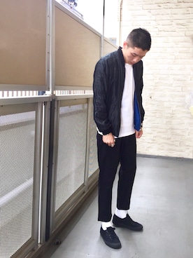 「ブルー x ホワイト」｜「アイテム（ブルゾン）」を使った、Kevin.Cさん（メンズ・173cm）の秋コーディネート