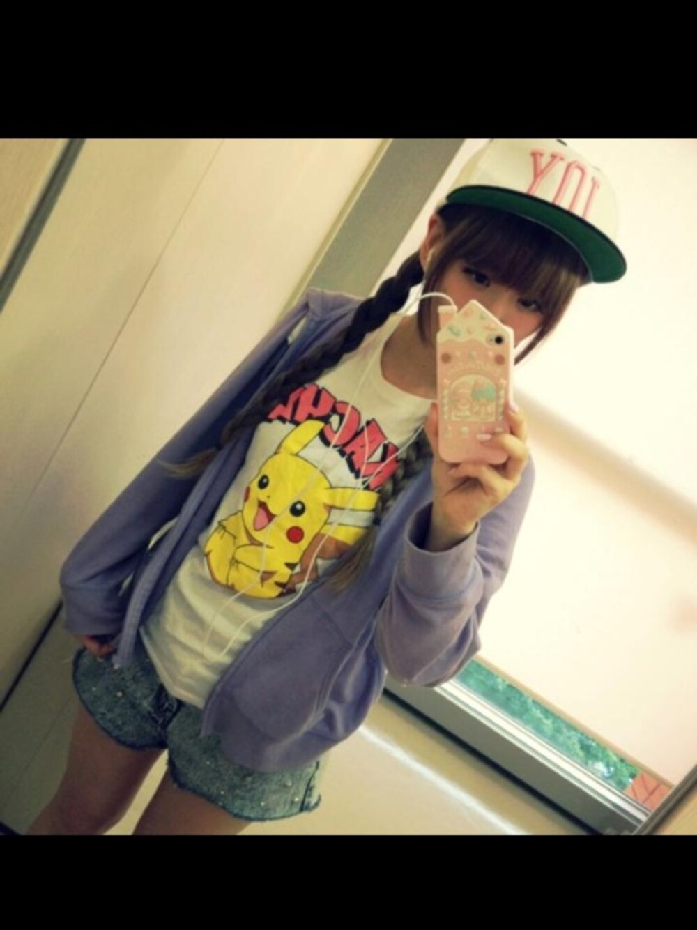 「パーカー、JOY RICH 、ピカチュウ」｜「JOYRICHのJOY Snap back（キャップ、ホワイト系）」を使った、rihoさん（レディース・158cm）の春コーディネートの1枚目の写真