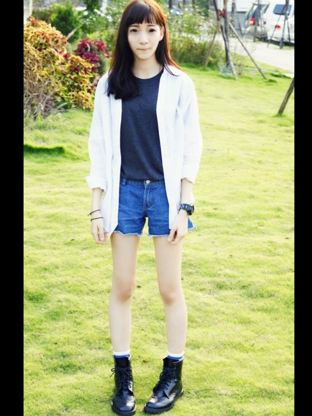 「日常穿著」｜「UNIQLOのアイテム（シャツ/ブラウス、ホワイト系）」を使った、馥瑜さん（レディース・167cm）の秋コーディネートの1枚目の写真