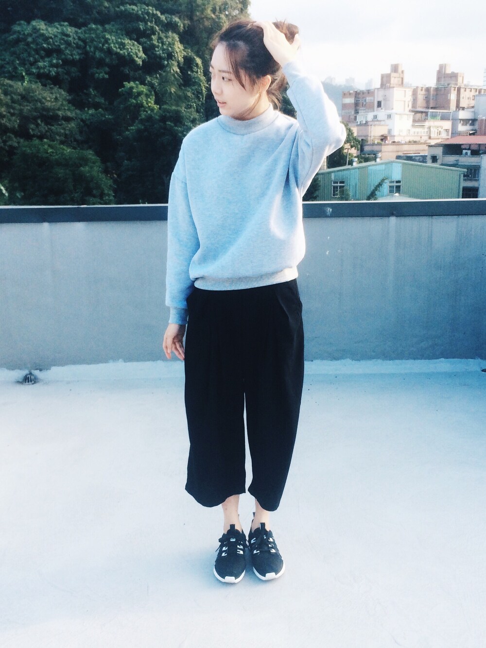 「零。、adidas originals」｜「adidas Originalsのアイテム（スニーカー、ブラック系）」を使った、zeroさん（レディース・166cm）の冬コーディネートの1枚目の写真