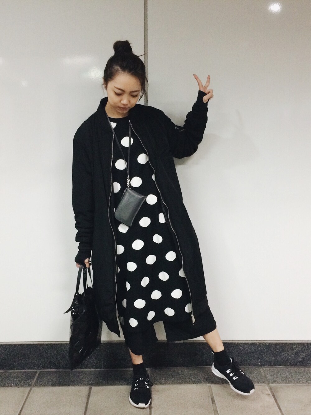 「零。、dot、black、EMODA、adidas originals、BAO BAO ISSEY MIYAKE」｜「adidas Originalsのアイテム（スニーカー、ブラック系）」を使った、zeroさん（レディース・166cm）の冬コーディネートの1枚目の写真