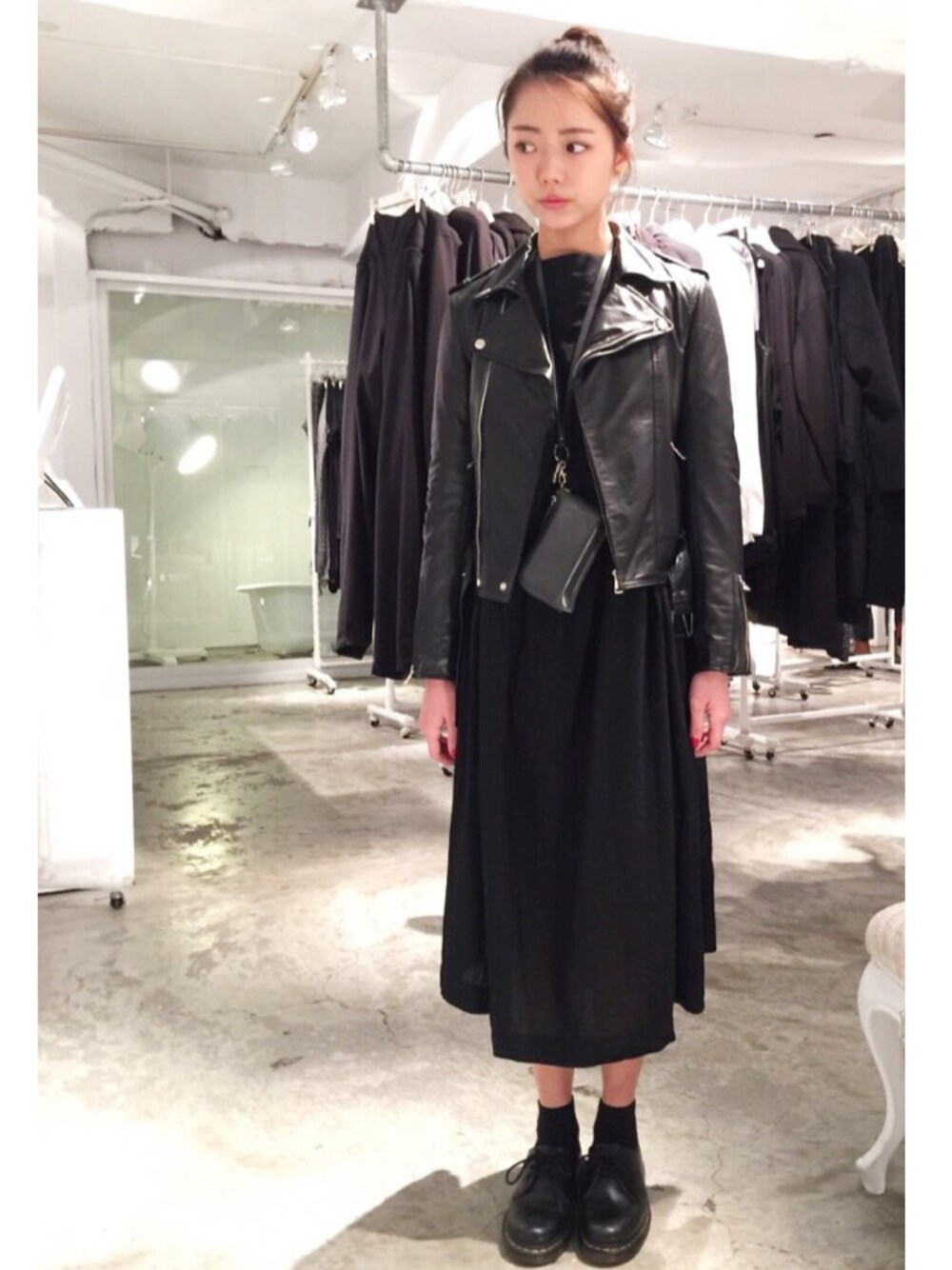 「零。、Dr.Martens、black、ridersjacket、leather jacket、leather」｜「Dr. Martensのアイテム（その他シューズ、ブラック系）」を使った、zeroさん（レディース・166cm）の冬コーディネートの1枚目の写真
