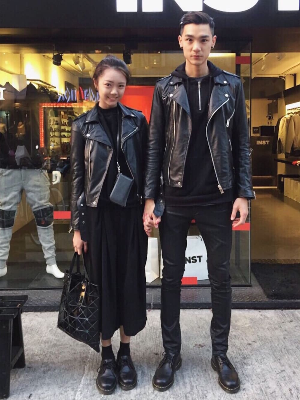 「coupleoutfit、couplelook、leather jacket、ridersjacket、零。、black、ISSEY MIYAKE、issey miyake baobao」｜「Dr. Martensのアイテム（その他シューズ、ブラック系）」を使った、zeroさん（レディース・166cm）の冬コーディネートの1枚目の写真