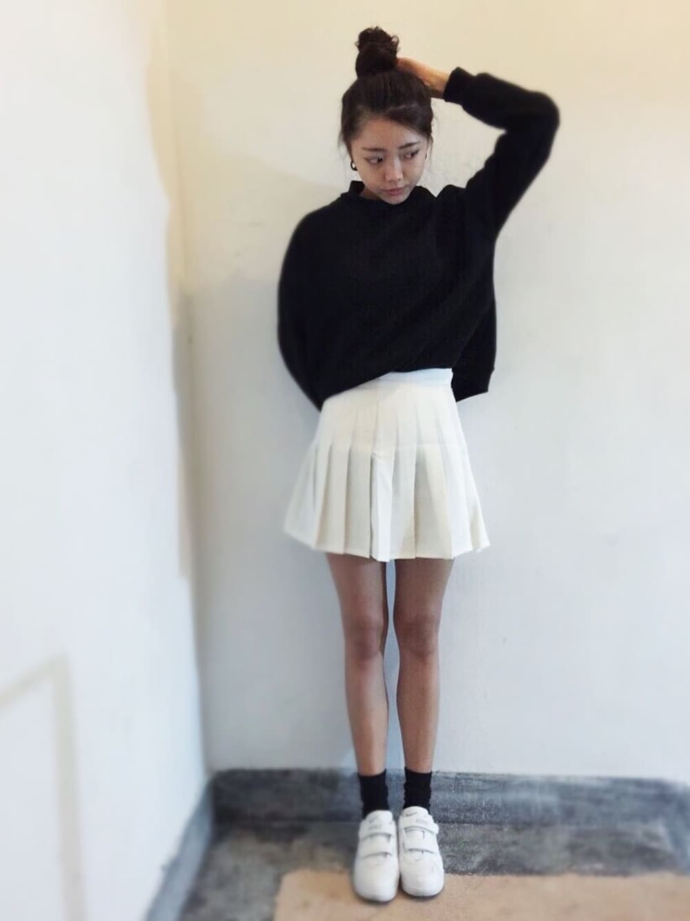 「zeroselectshop、black and white、NIKE、ootd、outfit」｜「NIKEのアイテム（スニーカー、ホワイト系）」を使った、zeroさん（レディース・166cm）の春コーディネートの1枚目の写真