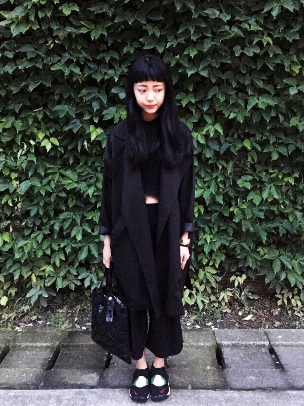 「ISSEY MIYAKEのアイテム（クラッチバッグ、ブラック系）」を使った、zeroさん（レディース・166cm）の春コーディネートの1枚目の写真