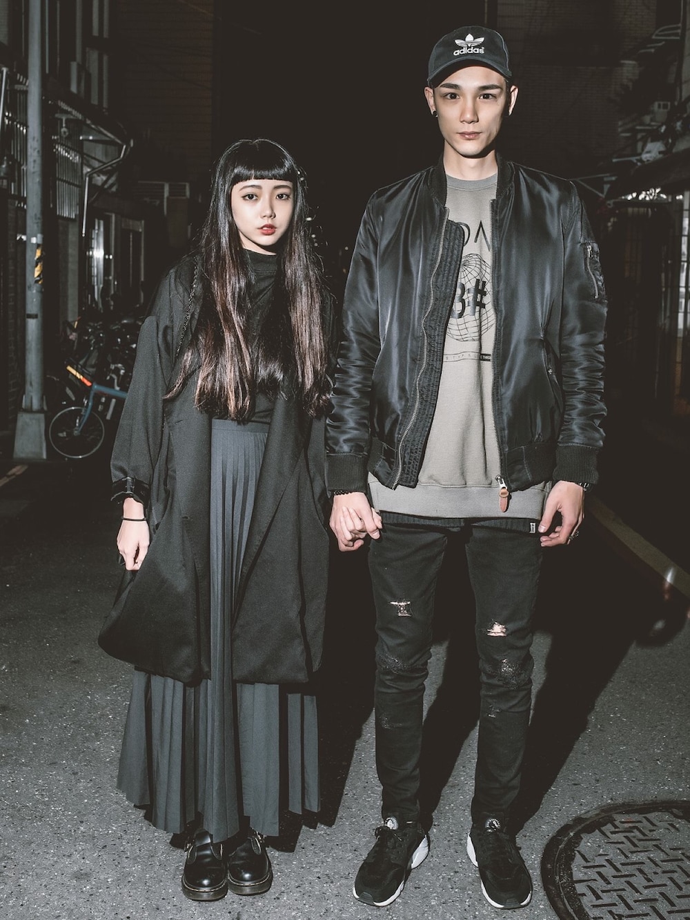 「Dr. Martensのアイテム（シューズ、ブラック系）」を使った、zeroさん（レディース・166cm）の春コーディネートの1枚目の写真