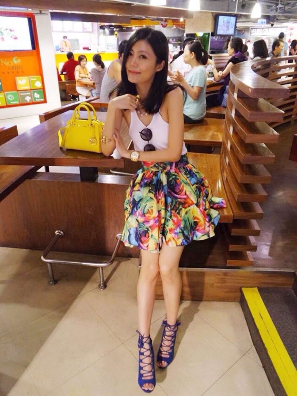 「asosのアイテム（パンプス、ブルー系）」を使った、盧小桃さん（レディース・165cm）の夏コーディネートの1枚目の写真
