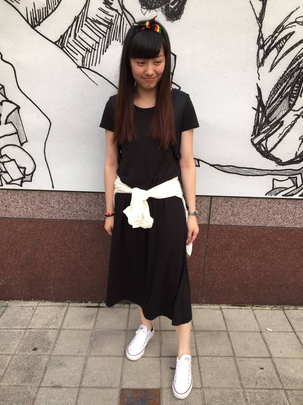 「GU、black、hot、TAIPEI、converse、white、Sunnyday」｜「GUの女裝長洋裝（ワンピース、ブラック系）」を使った、Yu Yiさん（レディース・166cm）の夏コーディネートの1枚目の写真