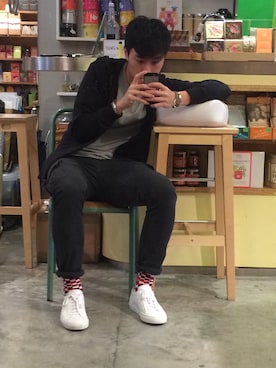 「COMMON PROJECTS（コモンプロジェクト）のアイテム（シューズ）」を使った、Marco Ipさん（メンズ・178cm）の冬コーディネート