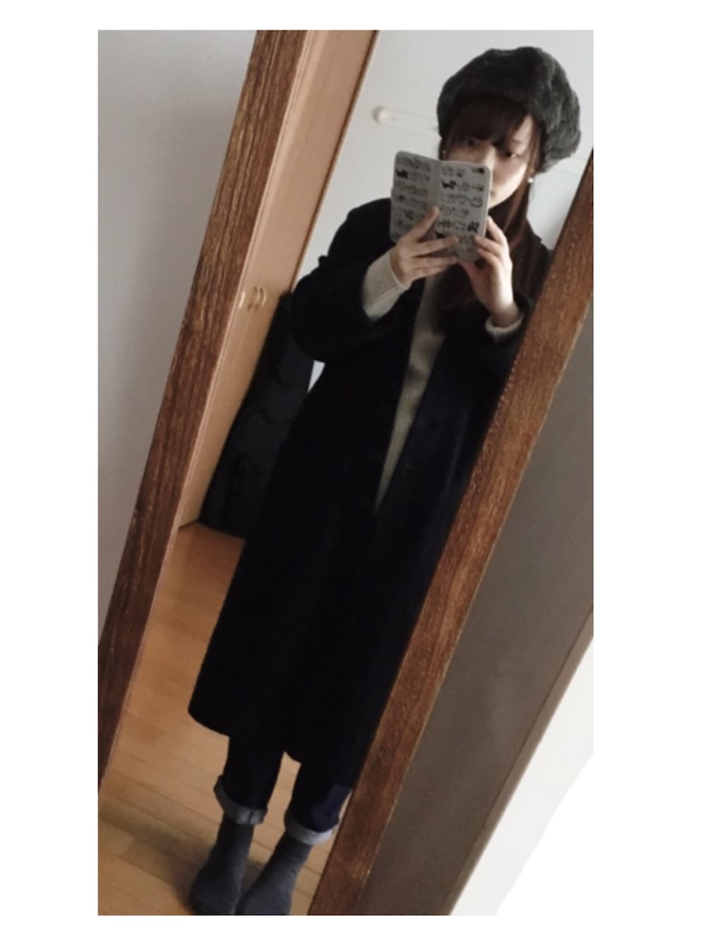 その他のデニムパンツを着用したレディースの冬コーディネートの1枚目の写真