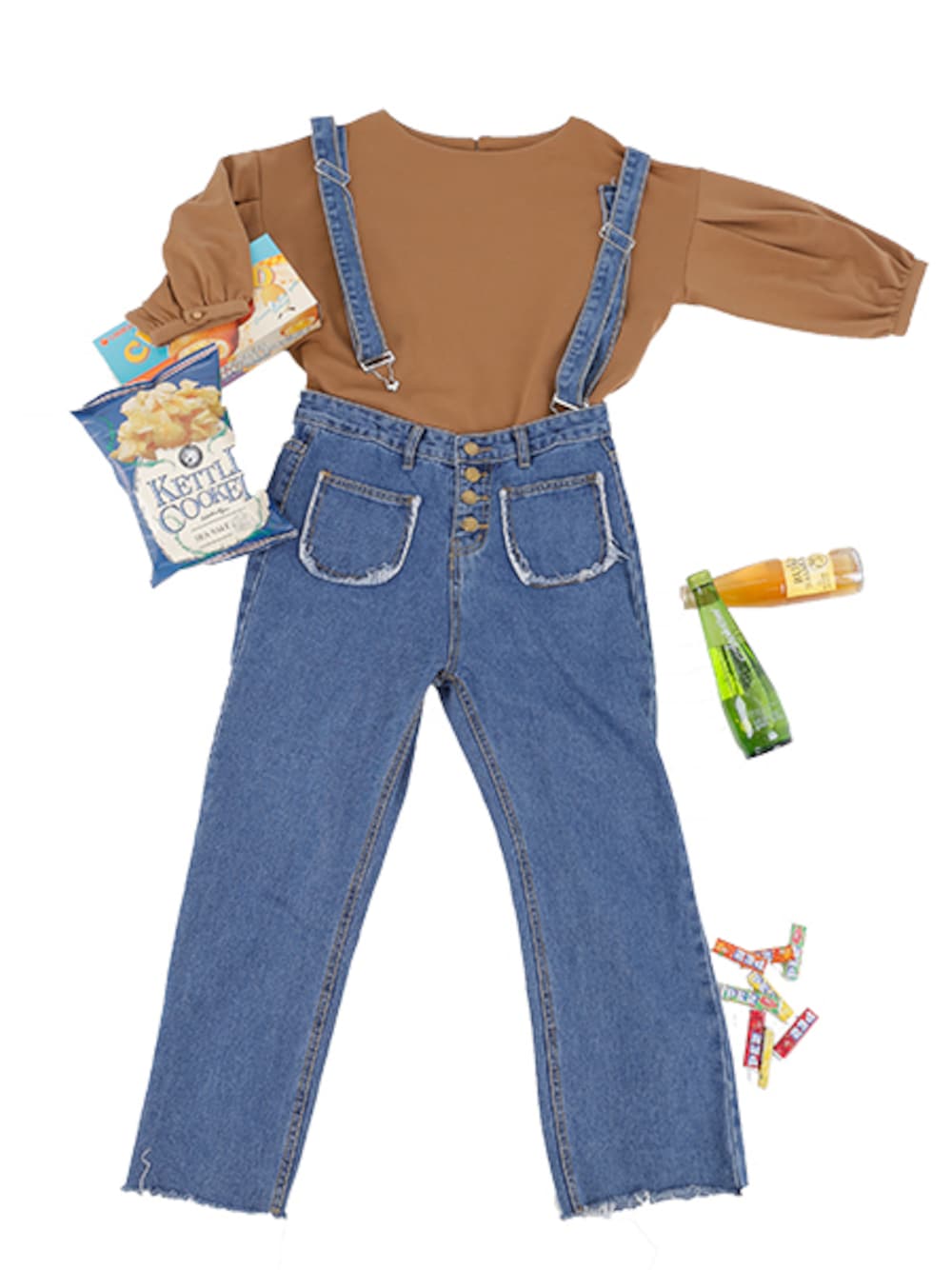 ブラウン系のTシャツ/カットソー、ブルー系のサロペット/オーバーオールを着用したレディースの夏コーディネートの1枚目の写真