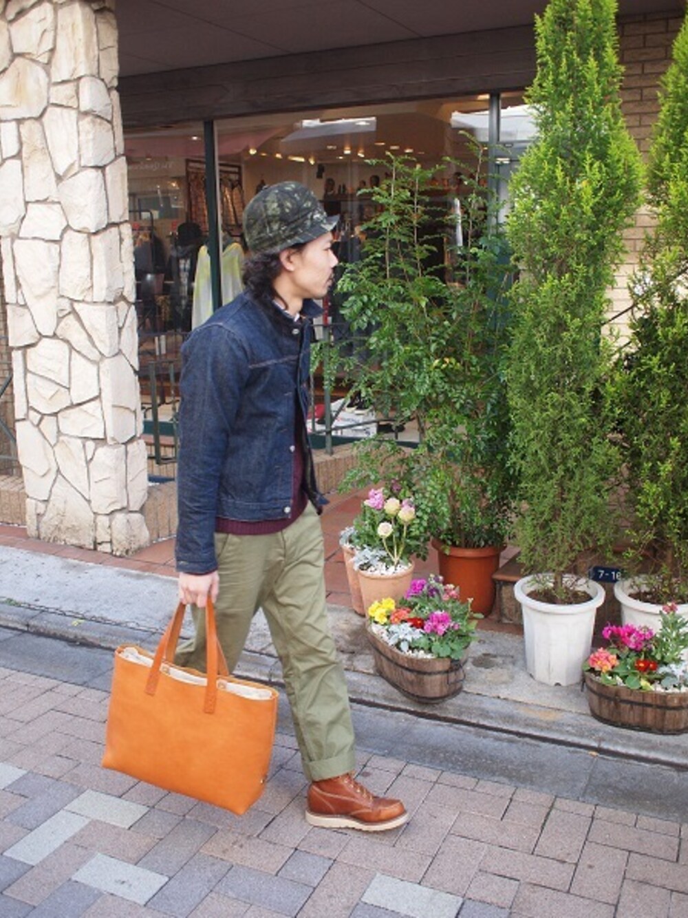 KenjiHimeno(SMART CLOTHING STORE 原宿店)｜SLOWのトートバッグを使っ