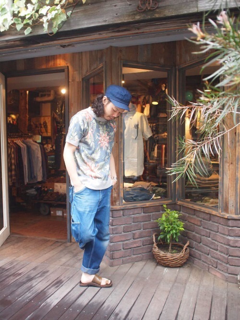 「sanca、smaclo、smartclothingstore、半袖スウェット、総柄トップス、スマクロ、スマートクロージングストア、原宿アメカジ、サンカ」｜「Sancaのアイテム（スウェット、ブルー系）」を使った、KenjiHimenoさん（メンズ・169cm）の春コーディネートの1枚目の写真