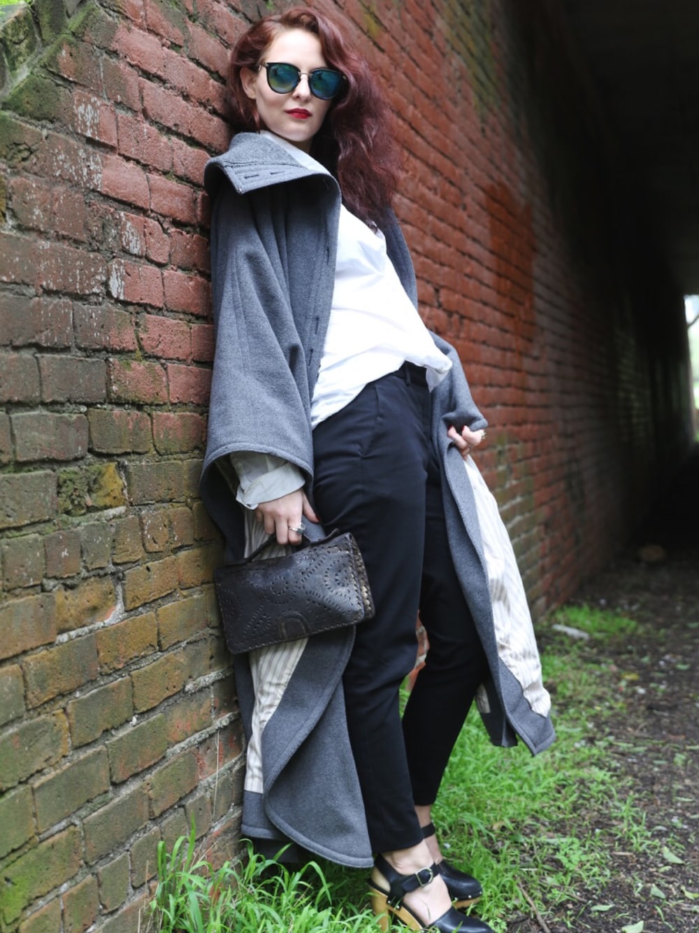 「ootd、outfit、casual、streetstyle、MARC JACOBS、theory、JAMES PERSE、STEVE MADDEN、vintage、chic」｜「theoryのアイテム（スラックス、ブラック系）」を使った、Kiley Schroederさん（レディース・160cm）の夏コーディネートの1枚目の写真