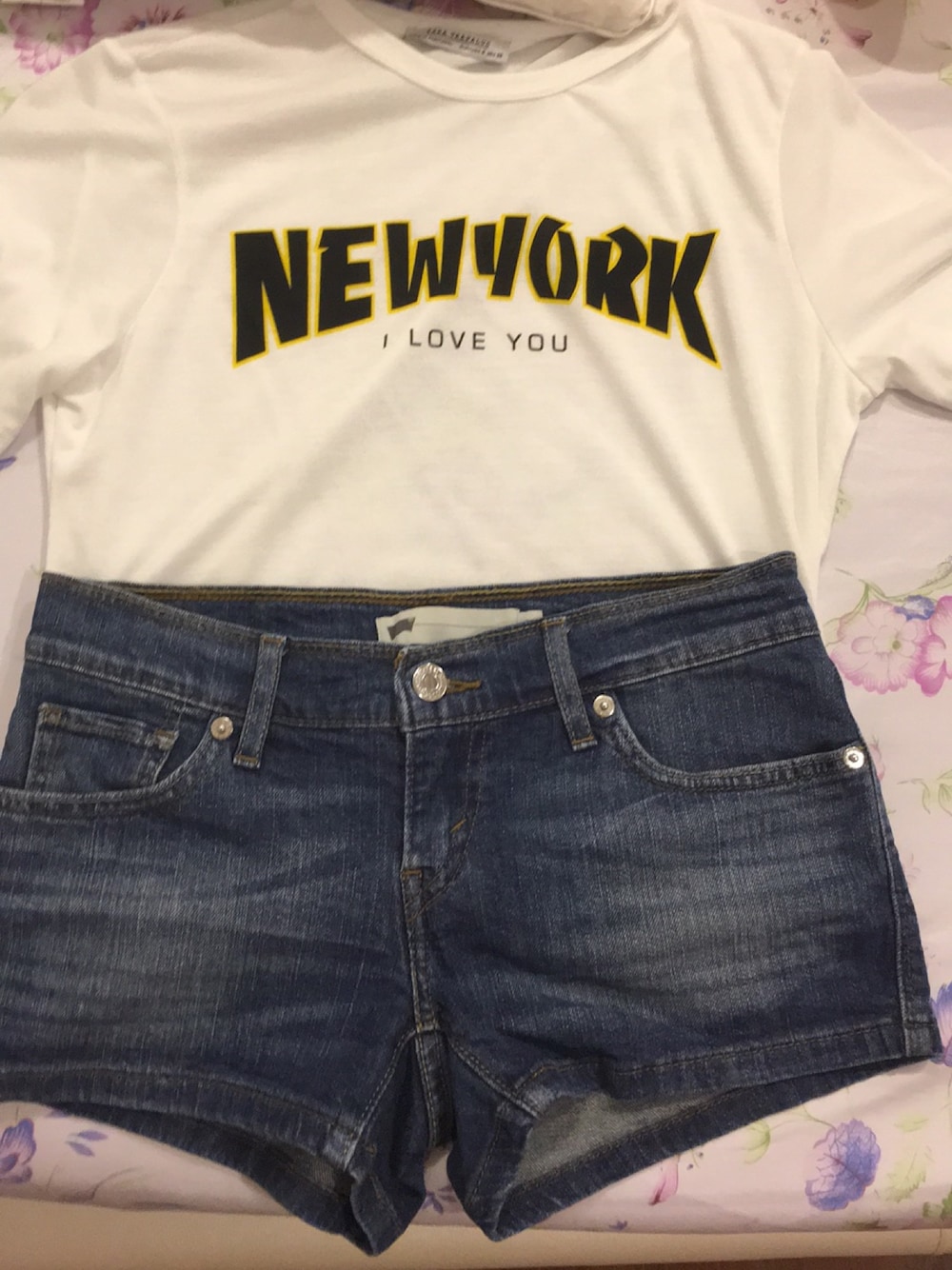 「ZARA TRFのアイテム（シャツ/ブラウス、ホワイト系）」を使った、Hey Hwasaさん（レディース・150cm）の秋コーディネートの1枚目の写真