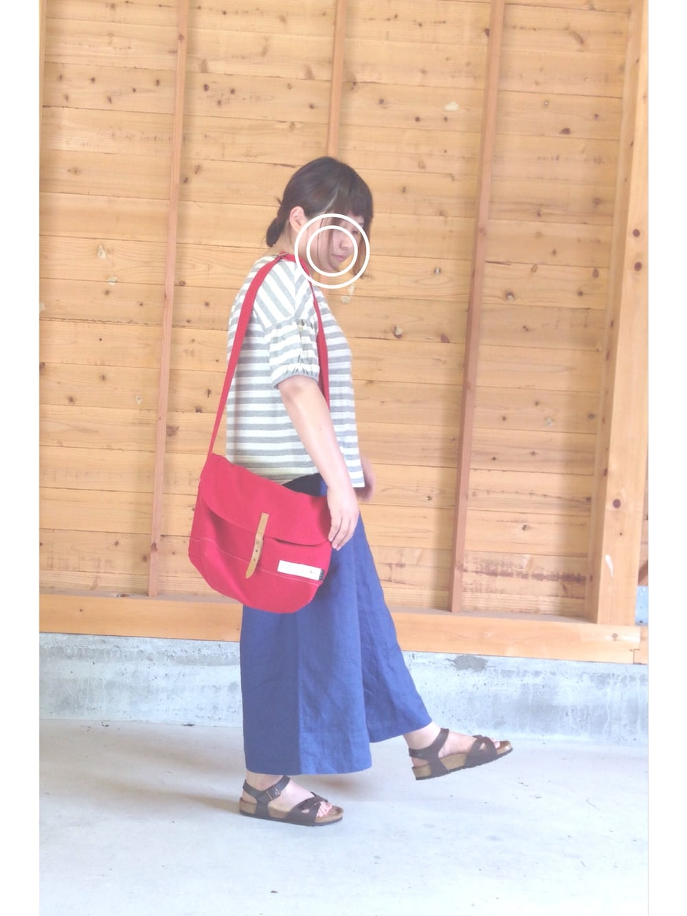 「夏、ショルダーバッグ、しましま、ビルケンシュトック、サンダル、青×白、夏コーデ、studio clip」｜「studio CLIPの【studio CLIP】 ボーダージャガードカットソープルオーバー（Tシャツ/カットソー、グレー系）」を使った、s uさん（レディース・159cm）の夏コーディネートの1枚目の写真