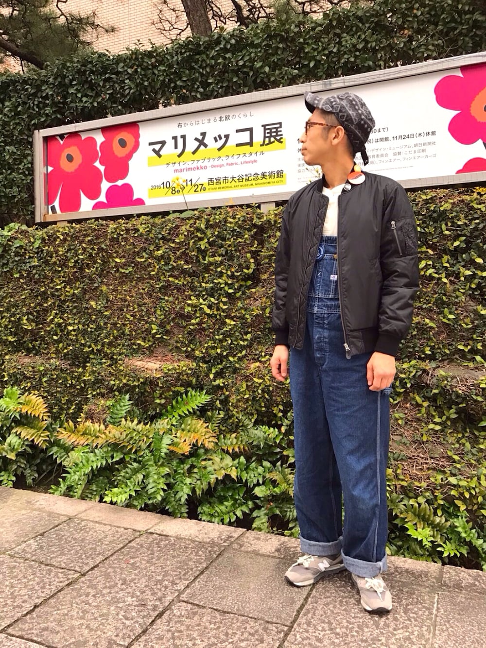 「キャップ、MA-1、ヘンリーネック、オーバーオール、ニューバランス、缶バッチ、marimekko」｜「mont-bellのアイテム（キャップ、グレー系）」を使った、Masahiro Ikedaさん（メンズ・171cm）の秋コーディネートの1枚目の写真