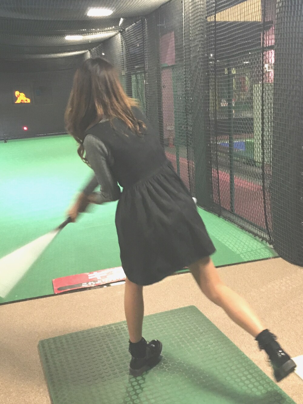 「ROUND1、ブラックコーデ」｜「ROUND1のアイテム（その他小物、グレー系）」を使った、さ⃝ゆ⃝さ⃝ゆ⃝✩*॰¨̮さん（レディース・167cm）の春コーディネートの1枚目の写真