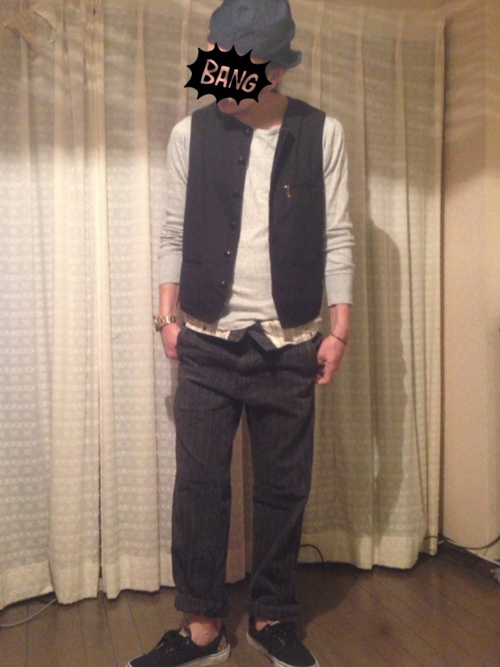 「ベスト、VANSスニーカー」｜「hoboのキャップ（キャップ、ブルー系）」を使った、o.takeさん（メンズ・171cm）の春コーディネートの1枚目の写真