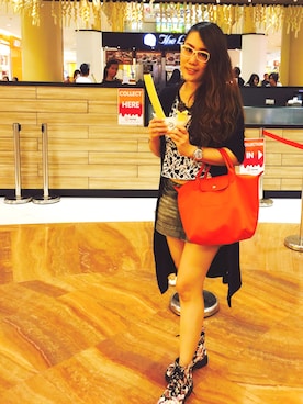 「アイテム（トートバッグ、オレンジ系）」を使った、Joyeux Carmenさん（レディース・163cm）の春コーディネート