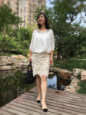 「Marc by Marc Jacobs（マークバイマークジェイコブス）のアイテム（ドラムバッグ）」を使った、春日桑拓さん（レディース・170cm）の夏コーディネート