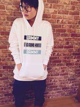 「DAMMY（ダミー）のアイテム（パーカー、ホワイト系）」を使った、ゆうゆさん（メンズ・165cm）の秋コーディネート