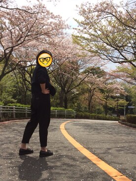 「真っ黒コーデ」｜「アイテム（ブルゾン）」を使った、かまたさん（レディース・160cm）の春コーディネート
