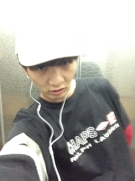 「chapsのアイテム（Tシャツ/カットソー、ブラック系）」を使った、境  啓汰さん（メンズ・175cm）の秋コーディネート