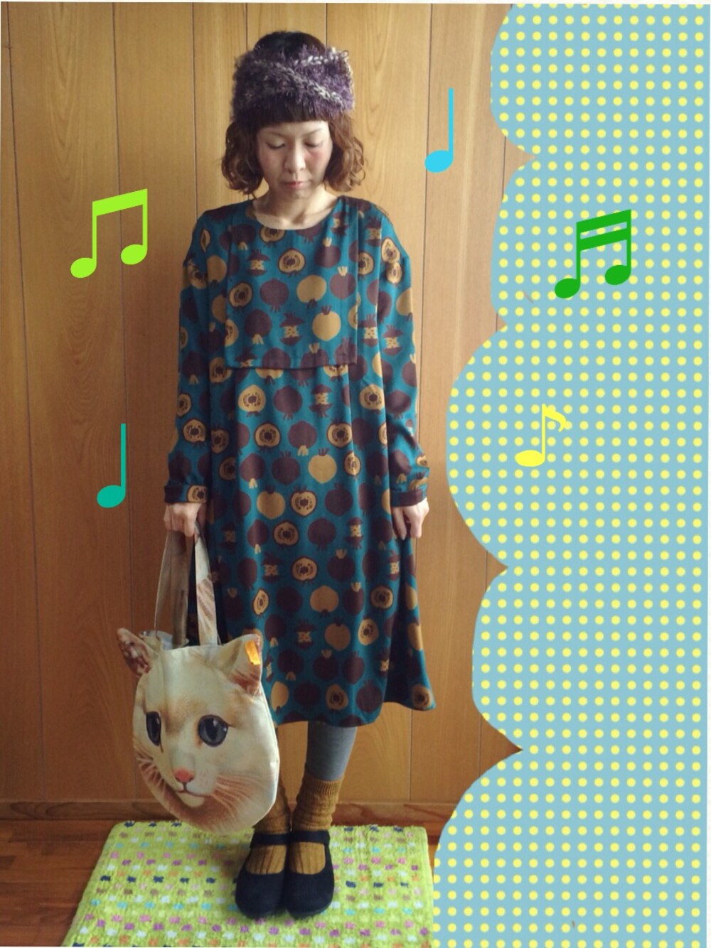 「ハンバートハンバート、ヘアバンド、ネコ、ワンピース」｜「chambre de charmeのソフトツイル　かじるかじらないプリント　フレアワンピース（ワンピース、グリーン系）」を使った、ゆきんこさん（レディース・155cm）の冬コーディネートの1枚目の写真