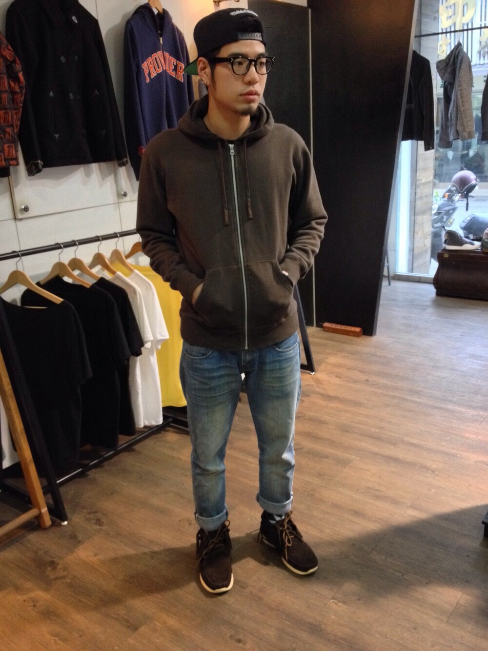「visvim、headporterplus、REMIX、vintage」｜「VISVIMのVisvim fbt（ブーツ、ブラウン系）」を使った、Andrew Wu 吳廣仲さん（メンズ・175cm）の春コーディネートの1枚目の写真