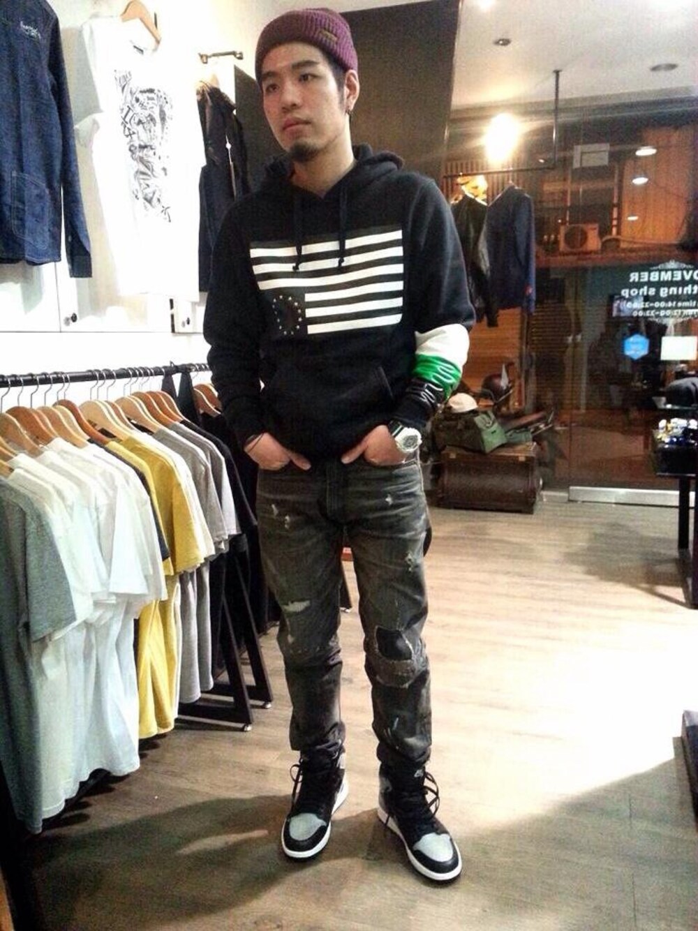 「jordan1、Jordan、swag、BLACK SCALE、REMIX、provider」｜「REMIXのRemix 牛王3代（デニムパンツ、ブラック系）」を使った、Andrew Wu 吳廣仲さん（メンズ・175cm）の春コーディネートの1枚目の写真