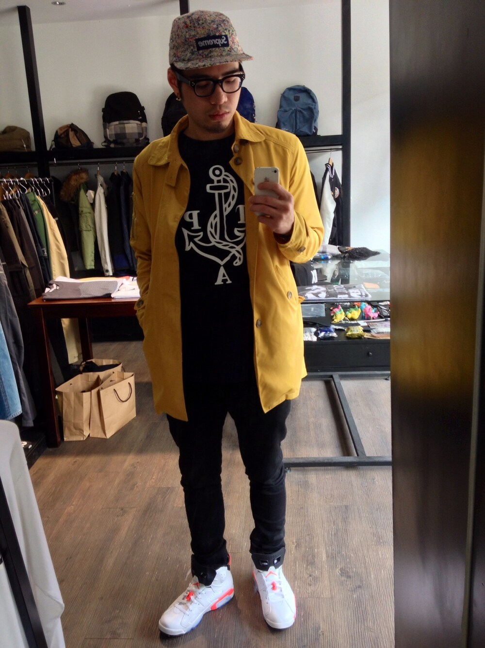 「supreme、G-SHOCK、wtaps、jordan6、REMIX、overkillinc、remixtaipei、streetfashion」｜「Supreme のSupreme x liberty（キャップ、ホワイト系）」を使った、Andrew Wu 吳廣仲さん（メンズ・175cm）の春コーディネートの1枚目の写真