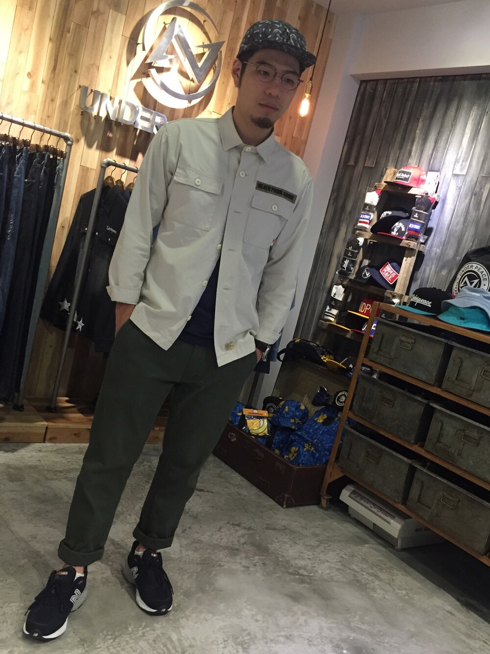 「MARCELO BURLON、Paul Smith、wtaps、chocoolate、New Balance、ORIS、ootd」｜「MARCELO BURLONのアイテム（キャップ、グレー系）」を使った、Andrew Wu 吳廣仲さん（メンズ・175cm）の秋コーディネートの1枚目の写真