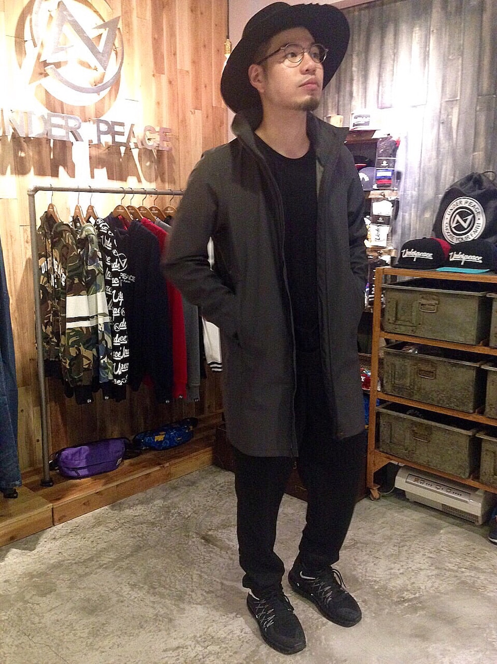 「KIJIMA TAKAYUKI、5525gallery x KIJIMA TAKAYUKI、PRADA、Y-3、NIKE、Paul Smith、underpeace、ootd」｜「5525Gallery×KIJIMA TAKAYUKIの5525gallery×KIJIMA TAKAYUKI(5525ギャラリー×キジマ タカユキ)  WIDE BRIM HAT†（ハット、ブラック系）」を使った、Andrew Wu 吳廣仲さん（メンズ・175cm）の秋コーディネートの1枚目の写真