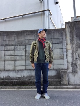 「白いスニーカー」｜「アイテム（ミリタリージャケット）」を使った、マービーさん（メンズ・167cm）の冬コーディネート