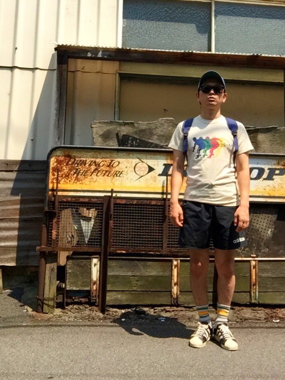 「アディダスバカ一代、コーヒーカラーコーデバトン、ベージュ、ジムショーツ、80s、クラブアディダス、古着」｜「OLDMAN'SのOLDMAN'S（キャップ、ブルー系）」を使った、マービーさん（メンズ・167cm）の夏コーディネートの1枚目の写真