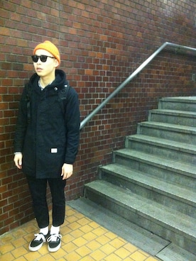 「STUSSY（ステューシー）のSTUSSY SOLID COLOR CUFF BEANIE
（ニットキャップ/ビーニー、オレンジ系）」を使った、Takuya"KWC"Kawachiさん（メンズ・169cm）の冬コーディネート