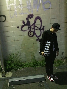 「NIKE（ナイキ）のAJ1 RETRO HIGH（スニーカー、レッド系）」を使った、Takuya"KWC"Kawachiさん（メンズ・169cm）の春コーディネート