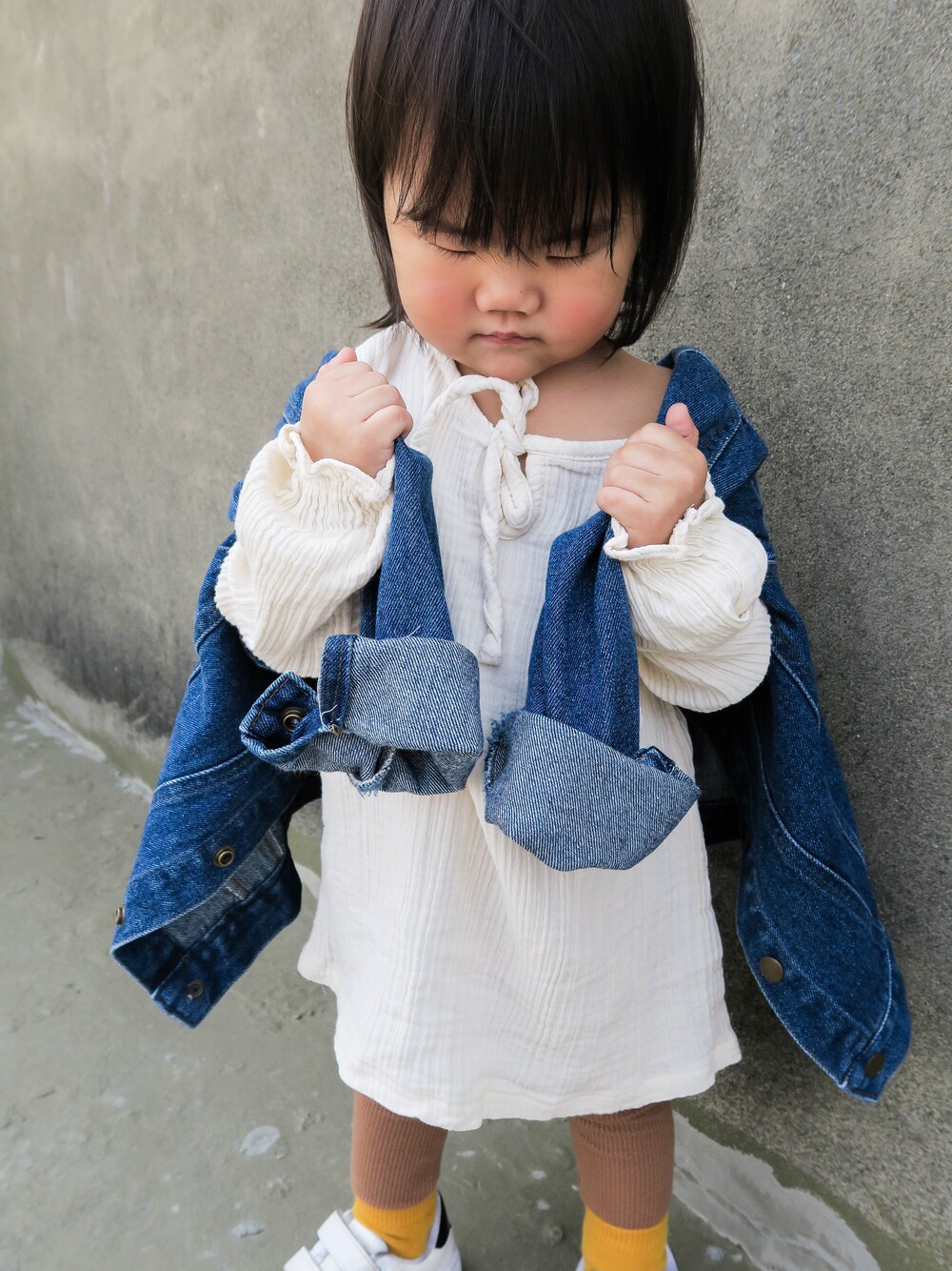 「•••牛仔外套••• （デニムジャケット、その他）」を使った、Shu Hui Kaoさん（キッズ・90cm）の春コーディネートの1枚目の写真