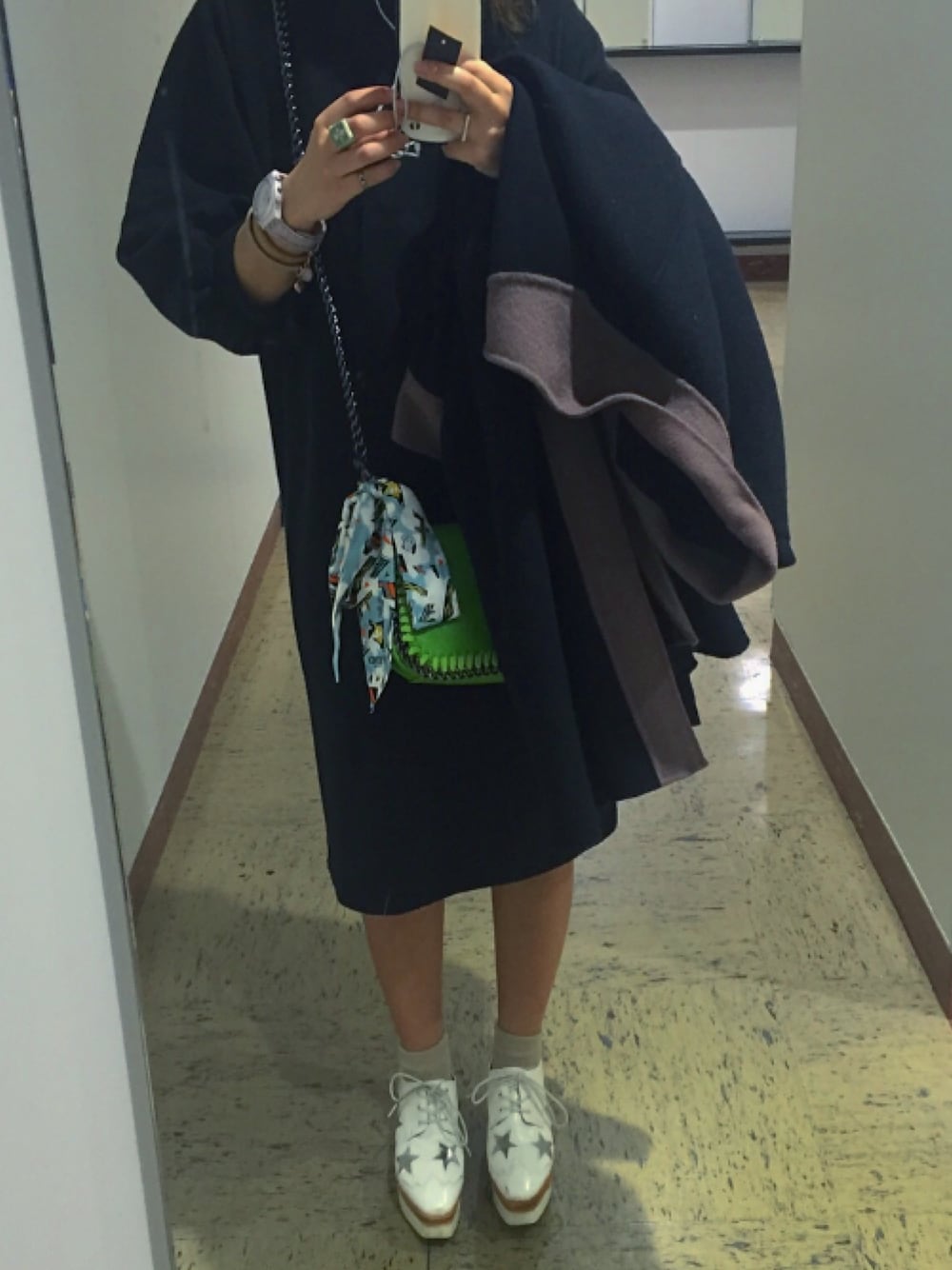 「Stella McCartney、Vivienne Westwood、FENDI、古着、black、黒」｜「STELLA McCARTNEYのアイテム（ショルダーバッグ、グリーン系）」を使った、Hikaru Shinodaさん（レディース・155cm）の春コーディネートの1枚目の写真