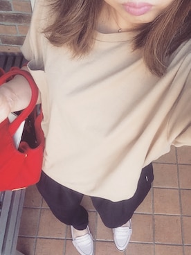 「ベージュTシャツ」｜「アイテム（スラックス）」を使った、me☺︎さん（レディース・163cm）の春コーディネート
