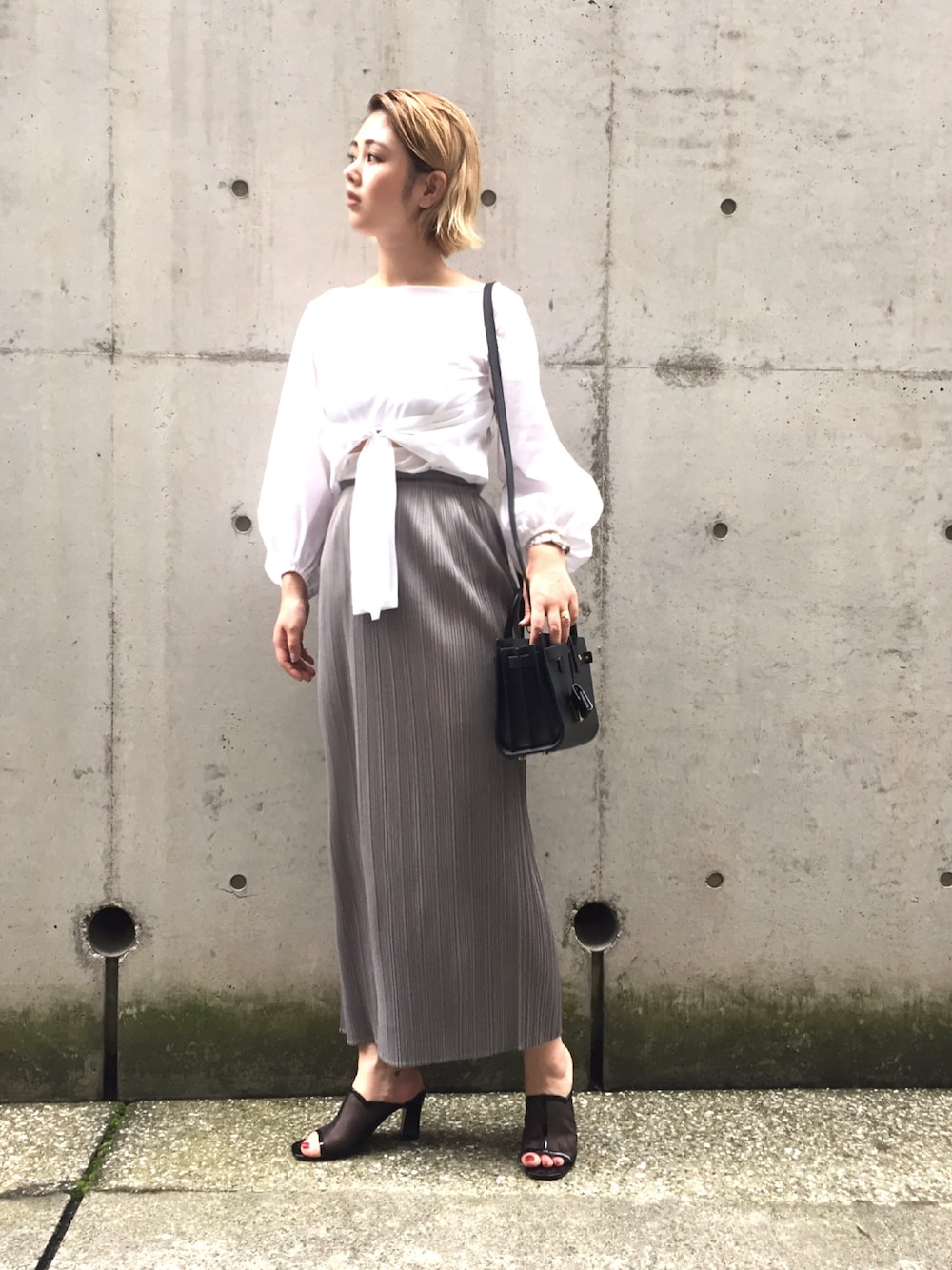 PLEATS PLEASEのスカート（グレー系）を使った人気ファッション